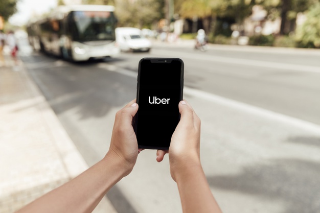 App Uber e motorista não têm vínculo de emprego, decide TST